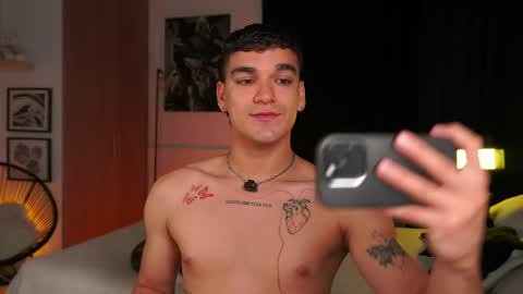 Snapshot of jhonnyx_ chatting on 05.13.26 Jhonny online show from 05.13.26
