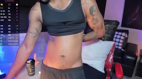 Snapshot of jhonymiller chatting on 02.25.26 jhonymiller online show from 02.25.26