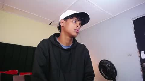 Snapshot of jhos_padill chatting on 09.22.25 jhos online show from 09.22.25