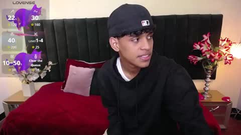 Snapshot of jhos_padill chatting on 10.28.25 jhos online show from 10.28.25