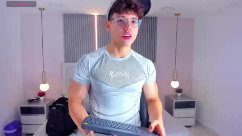 jhoumod_21 online show from 12.14.25