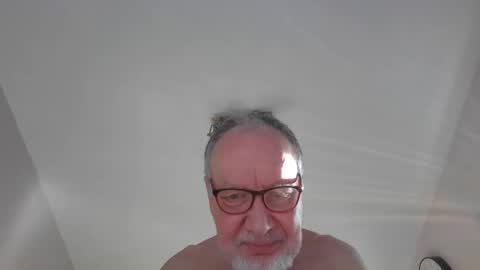 Snapshot of jimmybenido chatting on 05.04.26 Jim Redgewell online show from 05.04.26