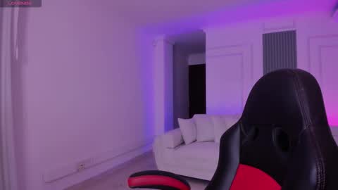 Snapshot of jin_harrison chatting on 12.05.25 Jin Harrison online show from 12.05.25