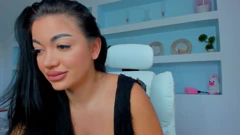 Snapshot of jisselle chatting on 09.20.25 Juliee online show from 09.20.25