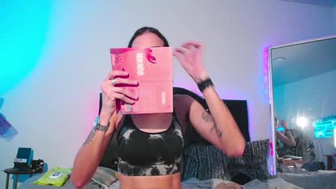 Joa Isaza     online show from 04.01.26