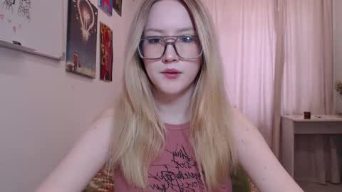 Snapshot of joan_kiss chatting on 05.14.26 joan_kiss online show from 05.14.26