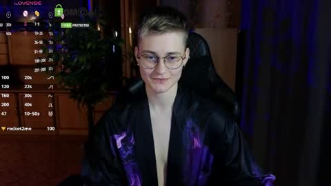 Snapshot of joan_night chatting on 04.20.26 J online show from 04.20.26
