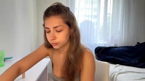 Snapshot of joandonelly chatting on 07.24.26 Bella online show from 07.24.26