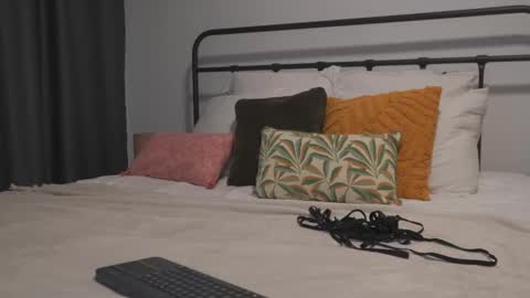 Snapshot of joannee chatting on 09.29.25 Joanne online show from 09.29.25