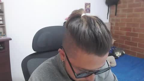 Snapshot of johanleonsweetboy chatting on 05.26.26 JOHAN independient model online show from 05.26.26