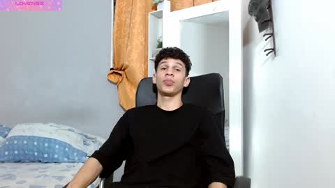 john_ssnow29 online show from 12.20.24