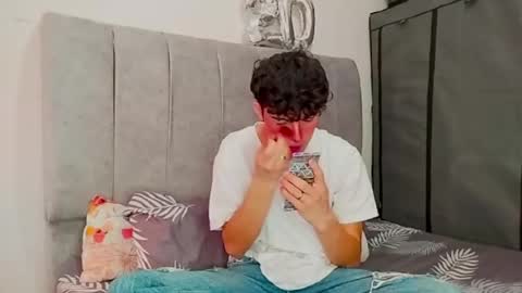 Snapshot of john_vichenso chatting on 12.05.24 John Vichenso online show from 12.05.24