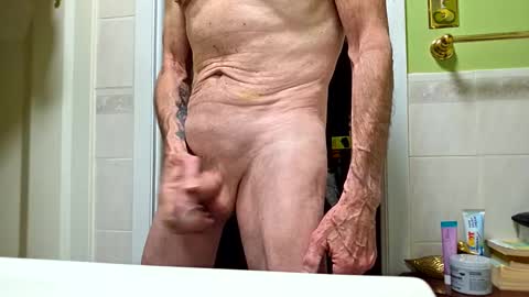 Snapshot of johnlong71 chatting on 10.03.25 johnlong71 online show from 10.03.25