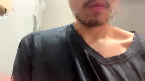 Snapshot of johnny981047 chatting on 05.14.26 johnny981047 online show from 05.14.26