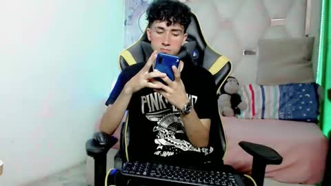 johnny_cagee online show from 12.19.25