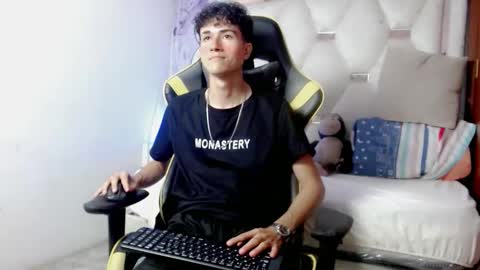 johnny_cagee online show from 12.20.25