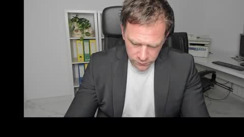 Snapshot of johnnydough82 chatting on 12.20.24 johnnydough82 online show from 12.20.24