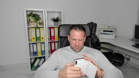 Snapshot of johnnydough82 chatting on 12.24.24 johnnydough82 online show from 12.24.24