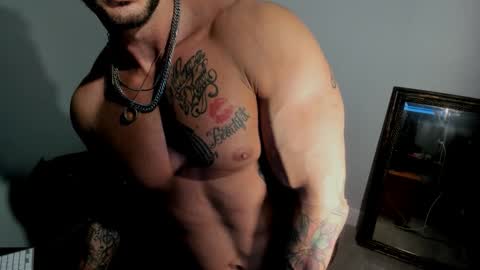 Snapshot of johnnyfun_xxx chatting on 10.26.25 Johnnystrongarms                 online show from 10.26.25