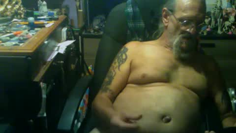 Snapshot of johnnyshung1 chatting on 09.17.25 johnnyshung1 online show from 09.17.25