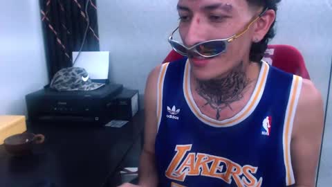 johnsonisaac94  online show from 02.05.25