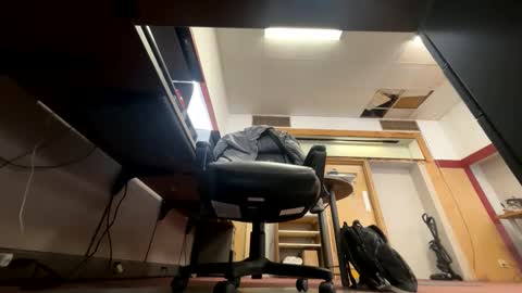 Snapshot of johnsthebomb chatting on 02.18.25 johnsthebomb online show from 02.18.25