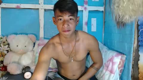 Snapshot of johnydestroyer chatting on 09.30.25 johnydestroyer online show from 09.30.25