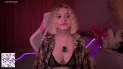 Snapshot of joice_queen chatting on 04.24.26 Paula online show from 04.24.26