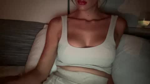 Snapshot of jojoxoxox24 chatting on 09.21.25 jojoxoxox24 online show from 09.21.25