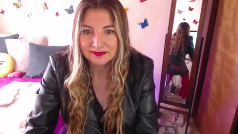 Jolie Mature online show from 01.26.25