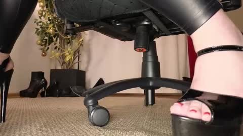 Snapshot of jolieorchid chatting on 01.14.26 MISTRESS Jolie online show from 01.14.26