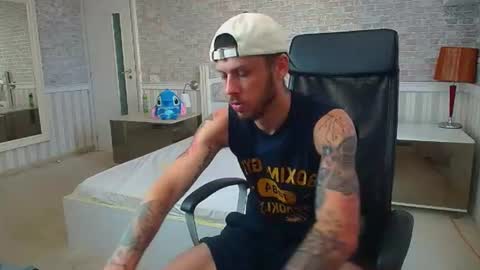 Snapshot of jonahshaw chatting on 07.16.26 JonahShaw online show from 07.16.26