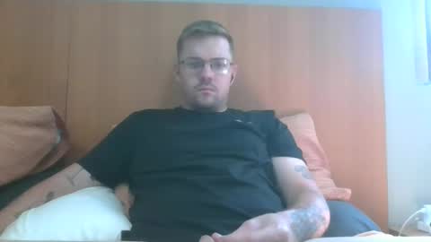 Snapshot of jonoy1995 chatting on 01.06.25 jonoy1995 online show from 01.06.25