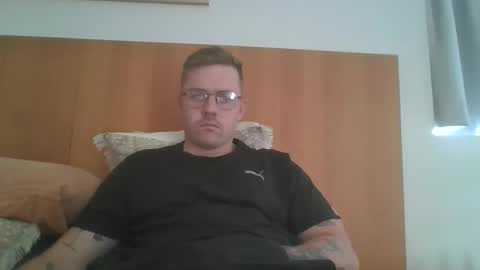 Snapshot of jonoy1995 chatting on 02.26.25 jonoy1995 online show from 02.26.25