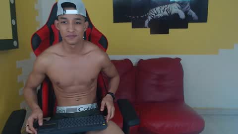 jose_sexycumm online show from 12.24.24