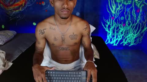 Snapshot of josua_bigcock chatting on 12.01.25 Josua online show from 12.01.25