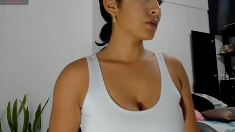 Snapshot of joyaoscura55 chatting on 05.23.26 sofiaparker8 online show from 05.23.26
