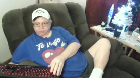 Snapshot of jpmel99 chatting on 12.25.24 jpmel99 online show from 12.25.24