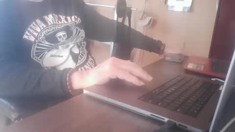 Snapshot of jraiven chatting on 04.10.26 Soy Rai online show from 04.10.26