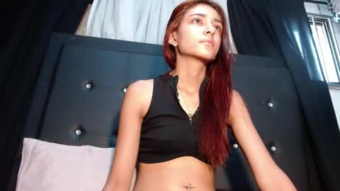 Snapshot of juan_and_luciana chatting on 04.12.26 online show from 04.12.26