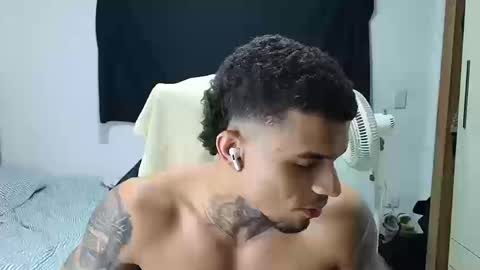 juan_gomez_1 online show from 10.19.25