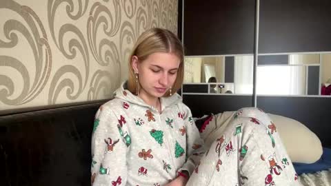 Snapshot of juanastrefeler chatting on 04.23.26 Lola online show from 04.23.26