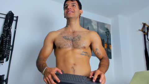 Juan Esteban online show from 10.11.25