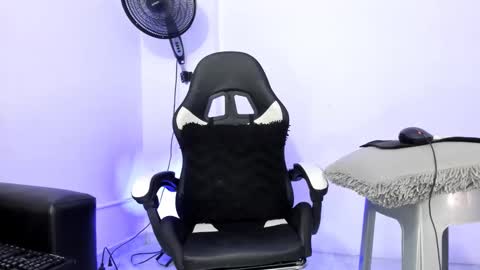 Juan Diego Uribe online show from 02.18.25