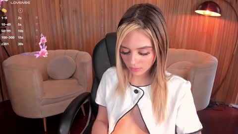 Juanita Clay online show from 01.21.25