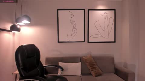 Juanita Clay online show from 11.18.25