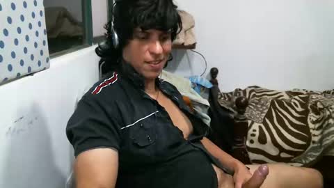 Snapshot of juanito2727 chatting on 12.22.24 amor online show from 12.22.24