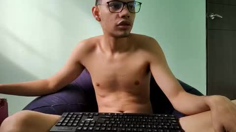 Snapshot of juansuarez204 chatting on 12.29.24 juansuarez204 online show from 12.29.24