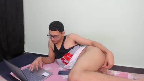 Snapshot of juansuarez204 chatting on 02.20.25 juansuarez204 online show from 02.20.25