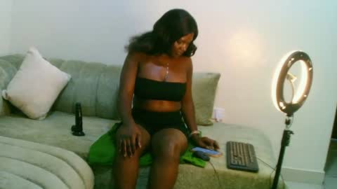Snapshot of juicepussy16 chatting on 06.15.26 Juicepussy online show from 06.15.26